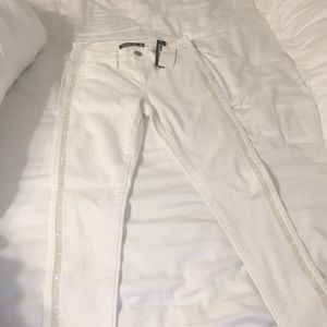 NEW WITH TAGS White skinny jeans